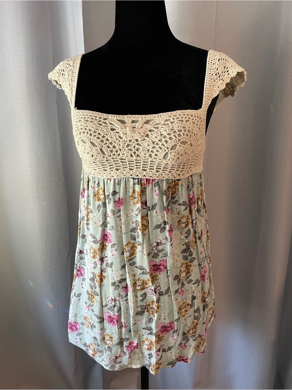 Feline size small Crochet Bodice Floral Tank Top - Cream Crochet, Floral Print
